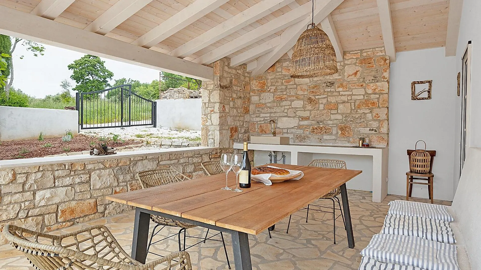 הוילה Peruški Casa Mirna For 7 People Near Pula With Sea View & Only 2 Km From The Sea 0*,